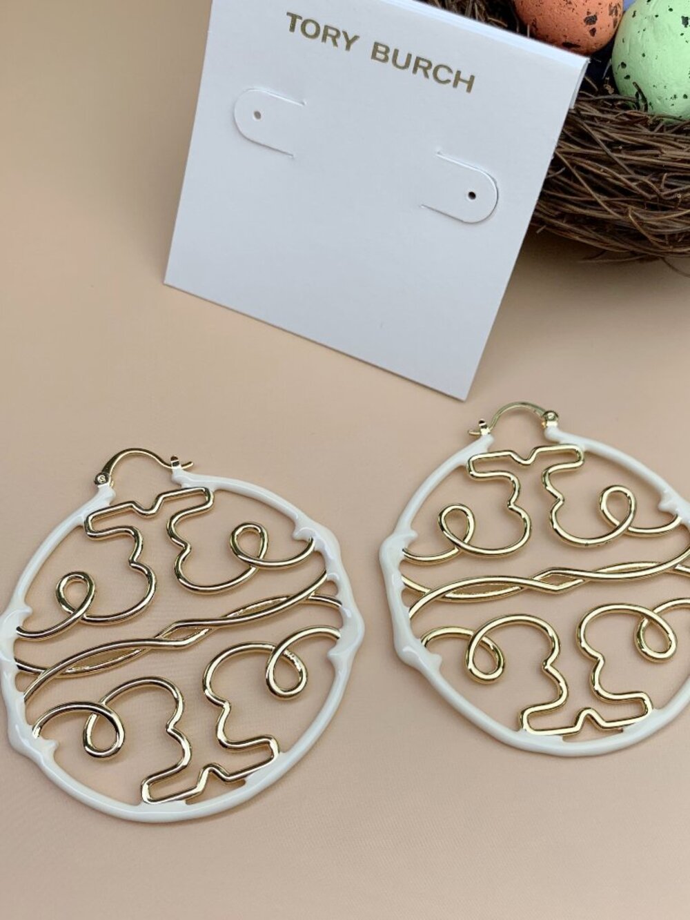 Tory Burch Twisted Miller Hoop Earrings in Tory Gold / French Cream